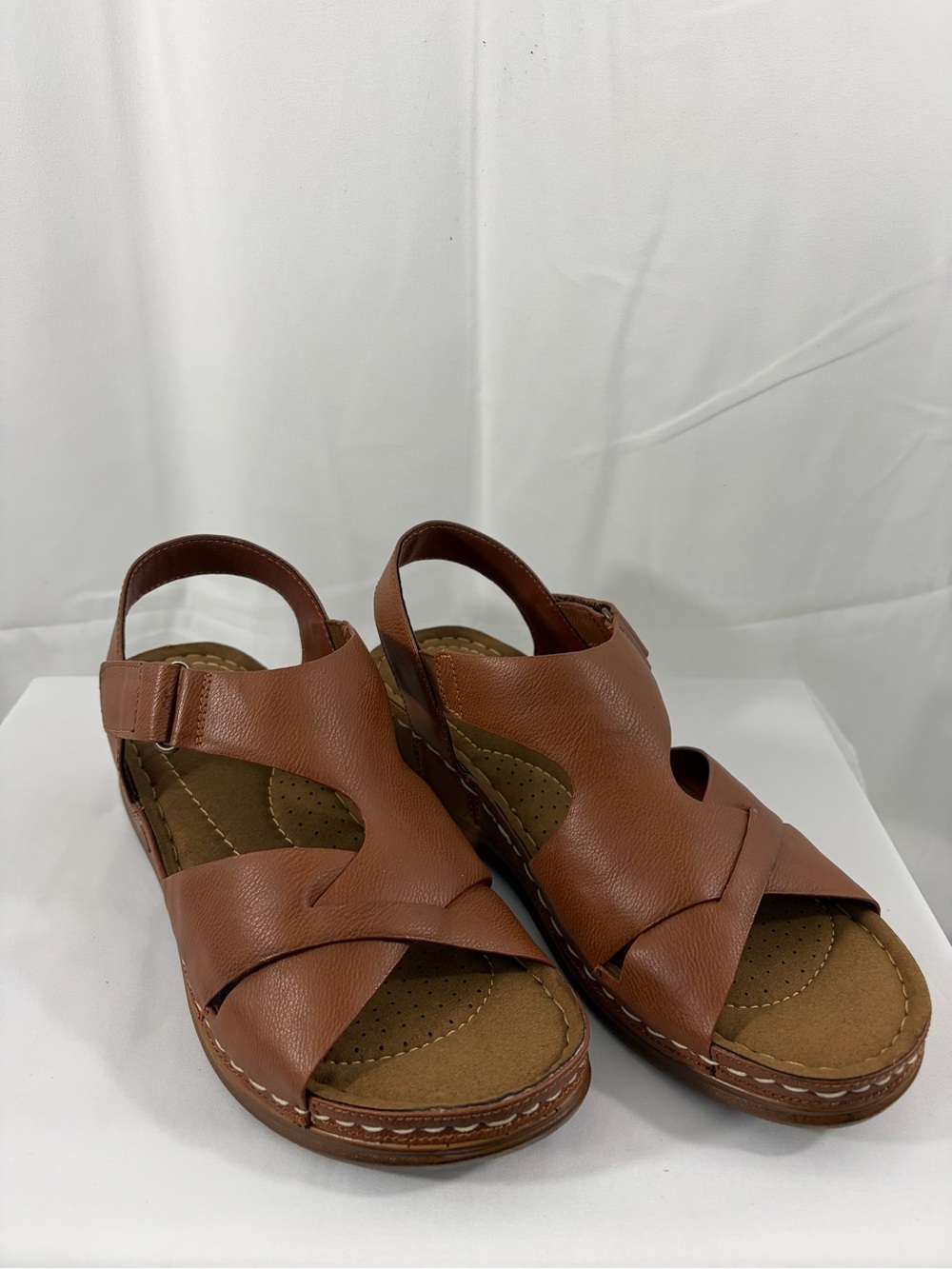 NWT Easy Street Women's Size 8.5 Brown Comfort Sandals